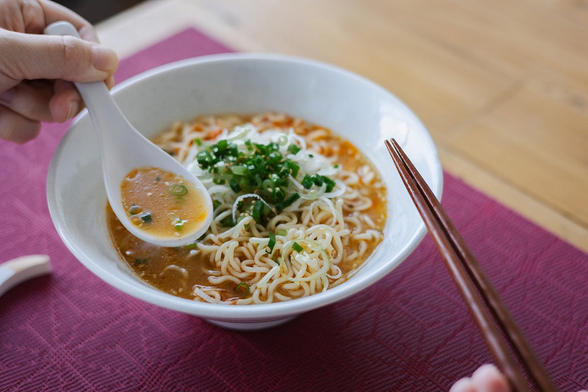 麺 明星 辛麺屋輪監修 25辛宮崎辛麺」(4月20日発売) | ニュース